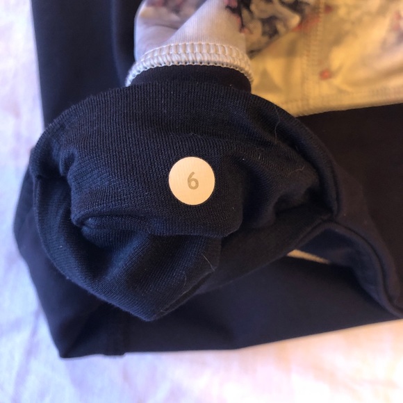 EUC Lululemon Crop 23” Wonder Under Floral Print Leggings Size 6 - Picture 7 of 7